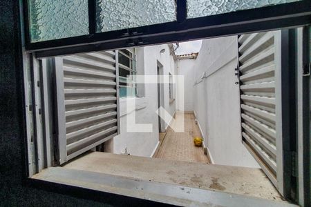 Casa para alugar com 70m², 3 quartos e sem vagaquarto 1 janela vista