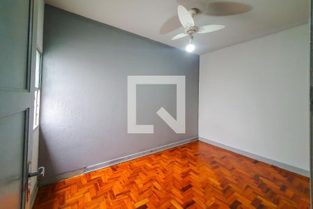 quarto 1 de casa para alugar com 3 quartos, 70m² em Cambuci, São Paulo