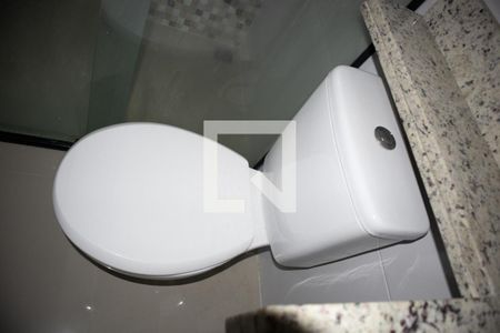 Banheiro de apartamento à venda com 1 quarto, 33m² em Vila Nivi, São Paulo