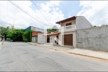 Casa para alugar com 150m², 2 quartos e 1 vaga Casa para alugar com 150m², 2 quartos e 1 vagaFachada