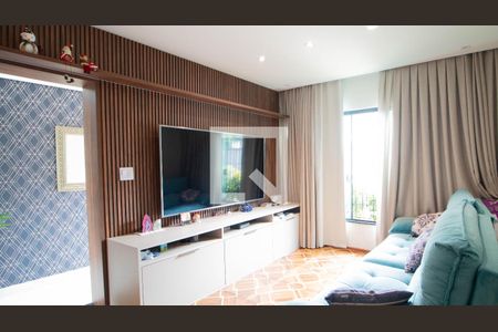 Casa à venda com 4 quartos, 210m² em Vila Mazzei, São Paulo