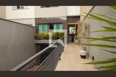 Casa à venda com 210m², 4 quartos e 3 vagas Casa à venda com 210m², 4 quartos e 3 vagasEntrada