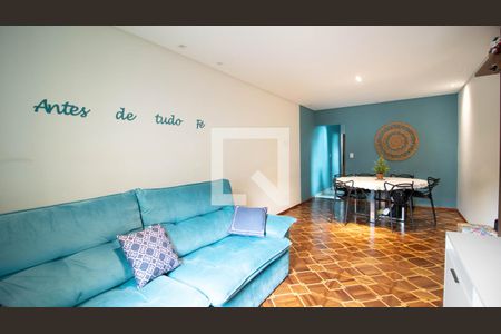 Casa à venda com 4 quartos, 210m² em Vila Mazzei, São Paulo