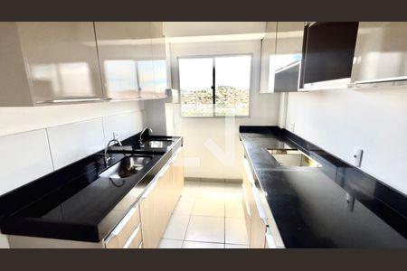Cozinha de apartamento à venda com 2 quartos, 55m² em Chácara Contagem, Contagem