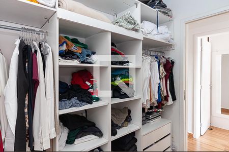 Apartamento à venda com 128m², 4 quartos e 2 vagas Apartamento à venda com 128m², 4 quartos e 2 vagasCloset