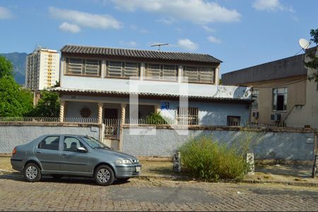 Casa para alugar com 509m², 5 quartos e 2 vagas Casa para alugar com 509m², 5 quartos e 2 vagasFachada