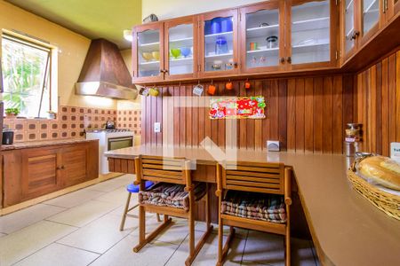 Casa à venda com 347m², 4 quartos e 3 vagas Casa à venda com 347m², 4 quartos e 3 vagasCozinha