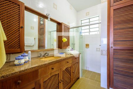 Casa à venda com 347m², 4 quartos e 3 vagas Casa à venda com 347m², 4 quartos e 3 vagasBanheiro da Suíte 3