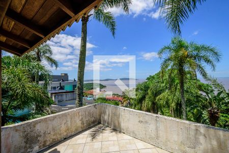 Casa à venda com 347m², 4 quartos e 3 vagas Casa à venda com 347m², 4 quartos e 3 vagasChurrasqueira