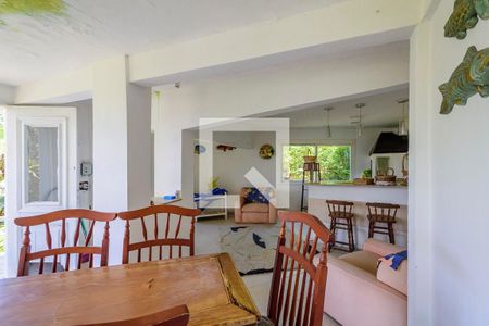 Casa à venda com 347m², 4 quartos e 3 vagas Casa à venda com 347m², 4 quartos e 3 vagasChurrasqueira