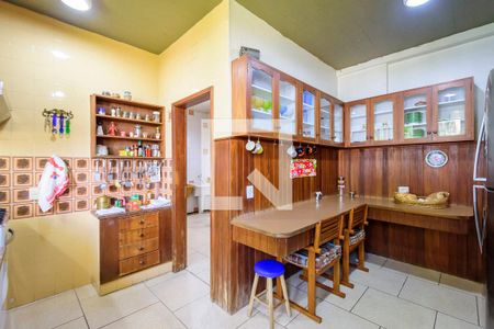 Casa à venda com 347m², 4 quartos e 3 vagas Casa à venda com 347m², 4 quartos e 3 vagasCozinha