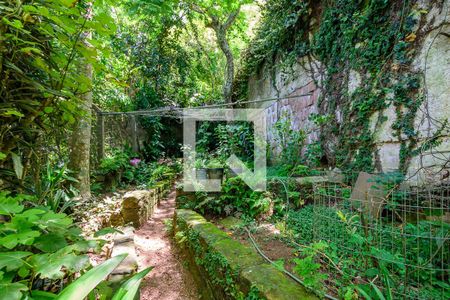 Casa à venda com 347m², 4 quartos e 3 vagas Casa à venda com 347m², 4 quartos e 3 vagasQuintal