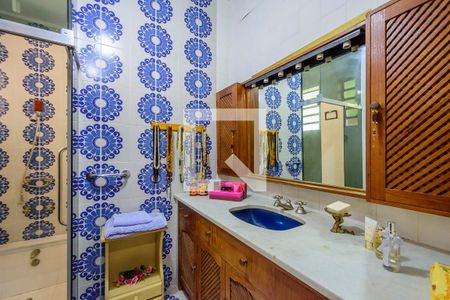 Casa à venda com 347m², 4 quartos e 3 vagas Casa à venda com 347m², 4 quartos e 3 vagasBanheiro da Suíte 1