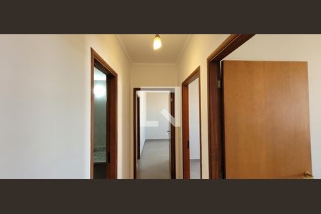 Corredor de apartamento à venda com 2 quartos, 88m² em Vila Itapura, Campinas