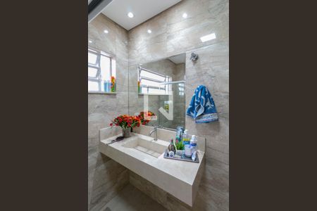 Casa à venda com 195m², 4 quartos e 3 vagasBanheiro Social