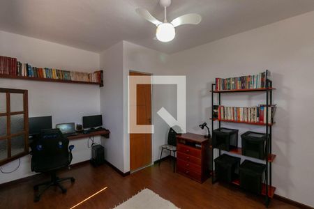 Casa à venda com 195m², 4 quartos e 3 vagasQuarto Suíte 2