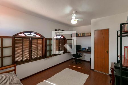 Casa à venda com 195m², 4 quartos e 3 vagasQuarto Suíte 2