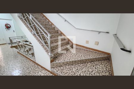 Apartamento para alugar com 110m², 3 quartos e 1 vagaEscada