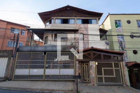 Casa à venda com 380m², 5 quartos e 2 vagasFachada