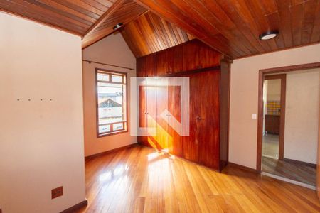 Casa à venda com 380m², 5 quartos e 2 vagasSuíte 2 - Superior