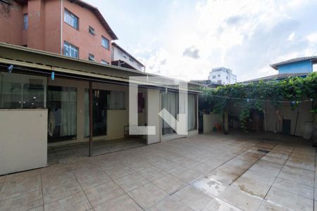 Casa à venda com 380m², 5 quartos e 2 vagasCasa Fundos