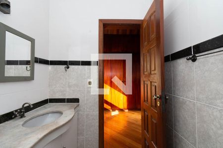 Casa à venda com 380m², 5 quartos e 2 vagasBanheiro da Suíte 2