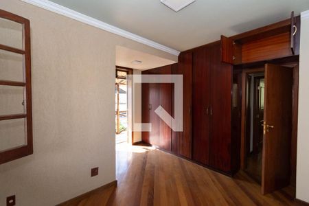 Casa à venda com 380m², 5 quartos e 2 vagasSuíte 1