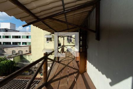Casa à venda com 380m², 5 quartos e 2 vagasVaranda da Suíte 1