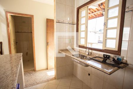 Casa à venda com 150m², 4 quartos e 2 vagas Casa à venda com 150m², 4 quartos e 2 vagasEdícula Cozinha