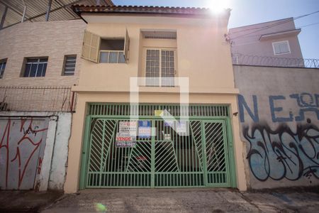 Casa à venda com 150m², 4 quartos e 2 vagas Casa à venda com 150m², 4 quartos e 2 vagasFachada