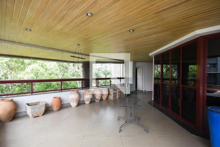 Apartamento à venda com 450m², 4 quartos e 5 vagasVaranda