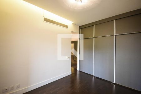 Apartamento à venda com 450m², 4 quartos e 5 vagasSuíte 2