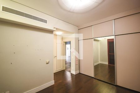Apartamento à venda com 450m², 4 quartos e 5 vagasSuíte 3