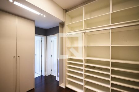 Apartamento à venda com 450m², 4 quartos e 5 vagasArmário da Suíte 4