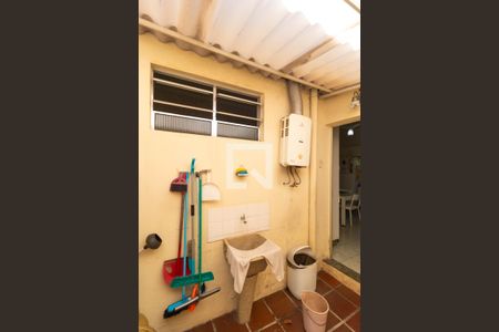 Casa à venda com 340m², 4 quartos e 5 vagas Casa à venda com 340m², 4 quartos e 5 vagasÁrea de Serviço 01