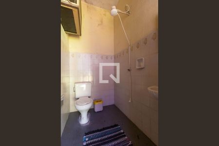 Casa à venda com 340m², 4 quartos e 5 vagas Casa à venda com 340m², 4 quartos e 5 vagasBanheiro da Edícula