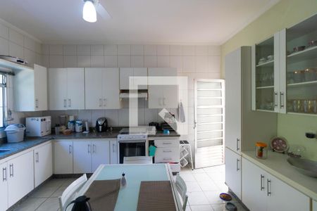 Casa à venda com 340m², 4 quartos e 5 vagas Casa à venda com 340m², 4 quartos e 5 vagasCozinha