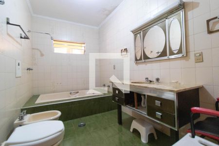 Casa à venda com 340m², 4 quartos e 5 vagas Casa à venda com 340m², 4 quartos e 5 vagasBanheiro da Suíte