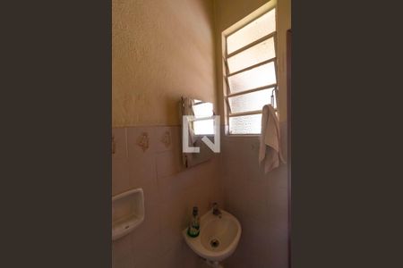 Casa à venda com 340m², 4 quartos e 5 vagas Casa à venda com 340m², 4 quartos e 5 vagasBanheiro da Edícula