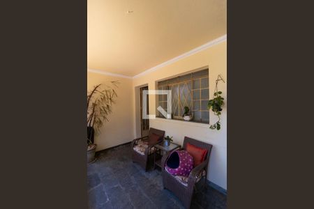 Casa à venda com 340m², 4 quartos e 5 vagas Casa à venda com 340m², 4 quartos e 5 vagasVaranda