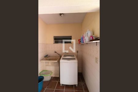 Casa à venda com 340m², 4 quartos e 5 vagas Casa à venda com 340m², 4 quartos e 5 vagasÁrea de Serviço 02