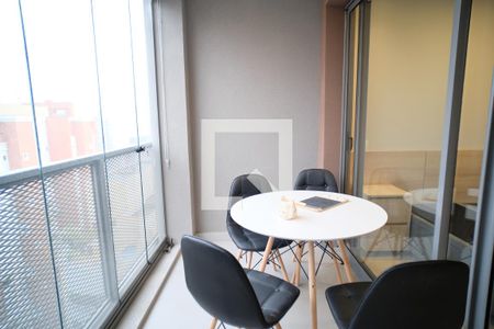 Varanda de kitnet/studio para alugar com 1 quarto, 25m² em Pinheiros, São Paulo