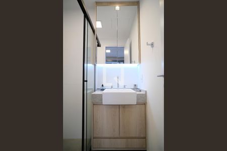 Banheiro de kitnet/studio para alugar com 1 quarto, 25m² em Pinheiros, São Paulo