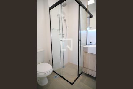 Banheiro de kitnet/studio para alugar com 1 quarto, 25m² em Pinheiros, São Paulo