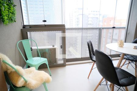 Varanda de kitnet/studio para alugar com 1 quarto, 25m² em Pinheiros, São Paulo