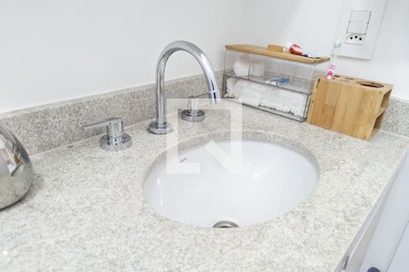 Apartamento à venda com 78m², 2 quartos e 2 vagasBanheiro da suíte 1