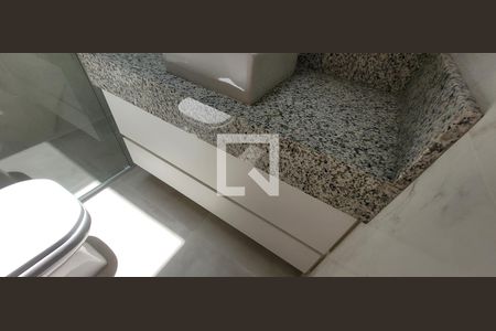 Casa de condomínio à venda com 105m², 3 quartos e 2 vagasBanheiro da Suíte 2