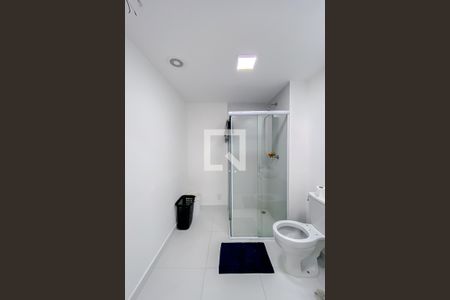 Banheiro de kitnet/studio para alugar com 1 quarto, 28m² em Belenzinho, São Paulo
