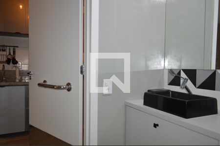 Banheiro de kitnet/studio para alugar com 1 quarto, 29m² em Liberdade, São Paulo