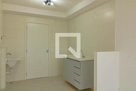 Sala/Cozinha de apartamento para alugar com 1 quarto, 27m² em Jardim Itacolomi, São Paulo